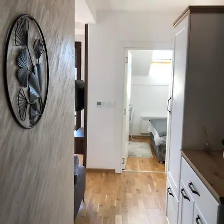 アパート Altavista ズラティボール