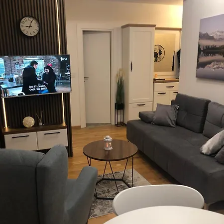 Altavista アパート ズラティボール